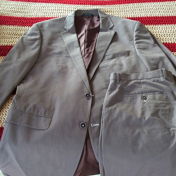 Hugo Boss "The Keys" Suit - 42L - Picture 1 of 4